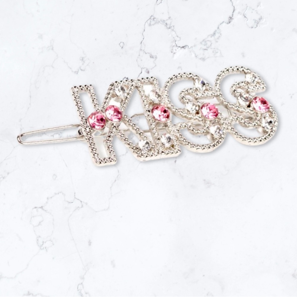 Paparazzi Kiss Bliss Hair Clip in Pink